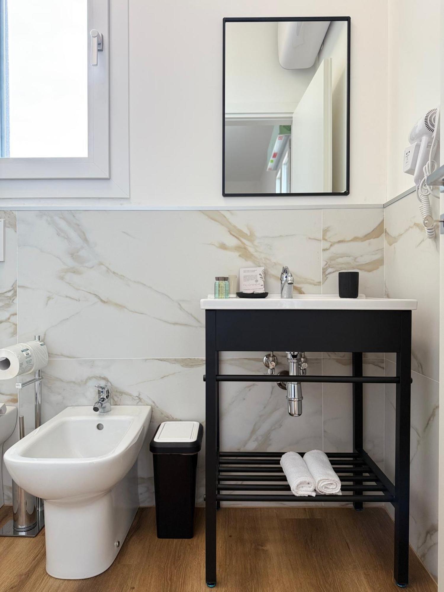 Infinity House - Eleganza Moderna Tra Treviso E Venezia Hotel Casier ภายนอก รูปภาพ