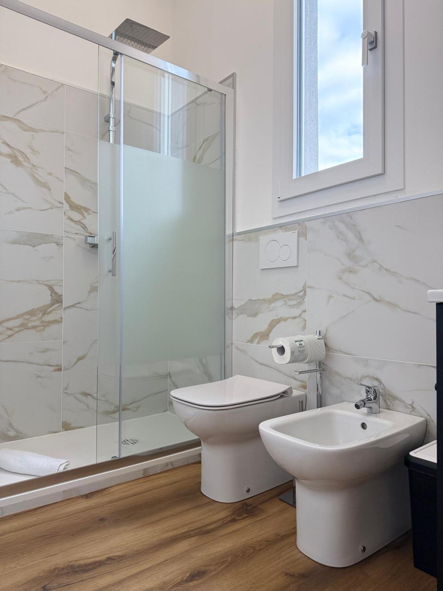 Infinity House - Eleganza Moderna Tra Treviso E Venezia Hotel Casier ภายนอก รูปภาพ