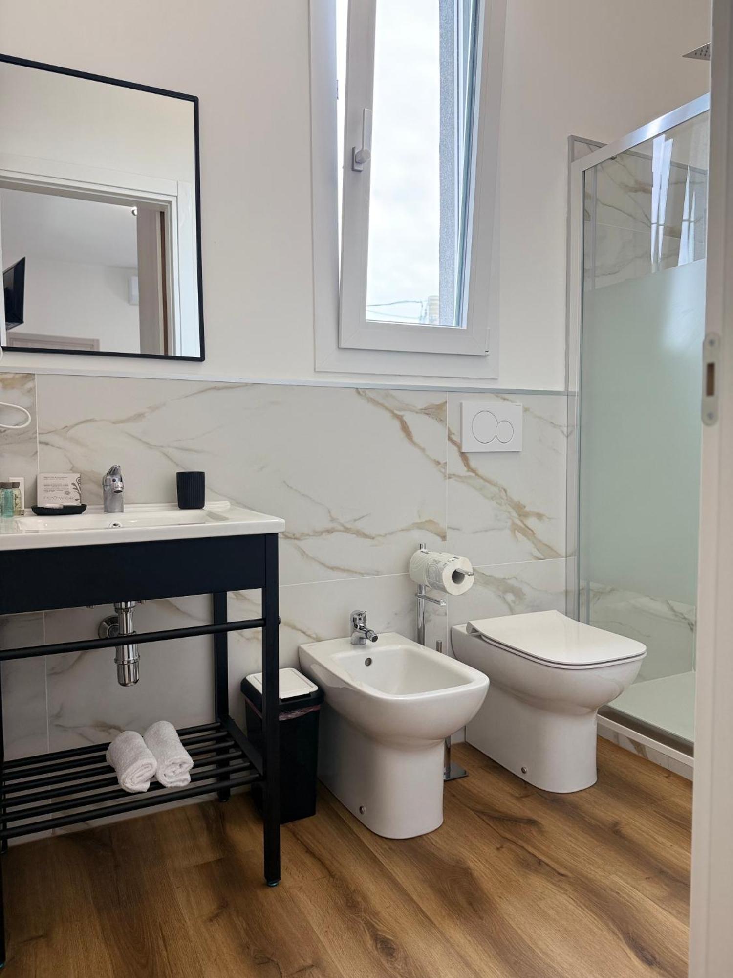 Infinity House - Eleganza Moderna Tra Treviso E Venezia Hotel Casier ห้อง รูปภาพ