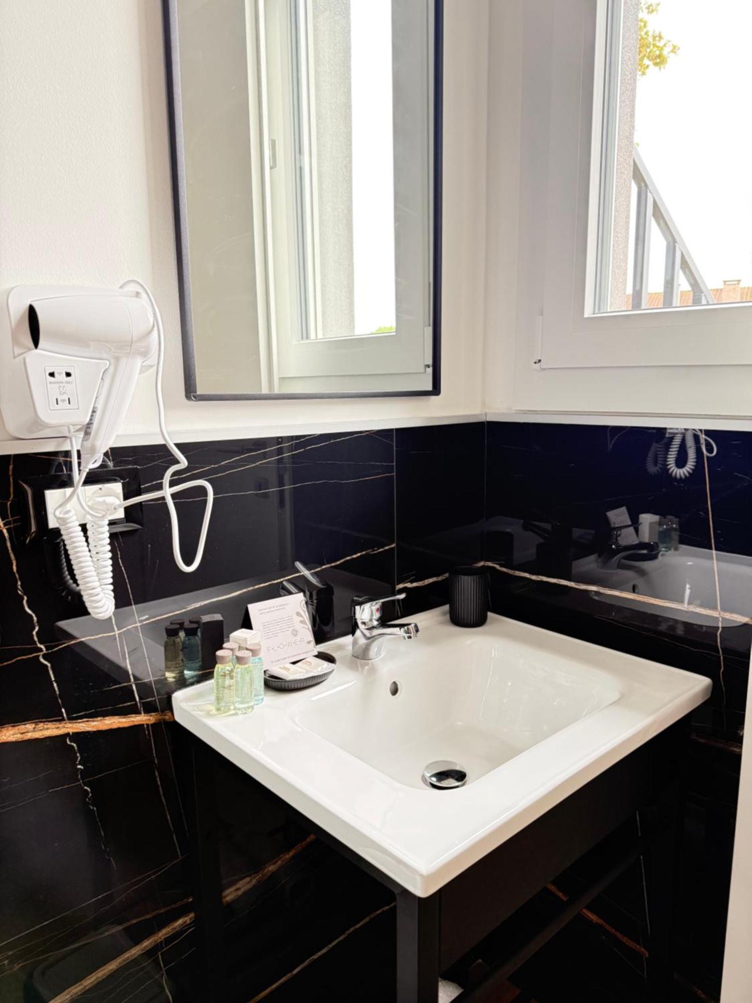Infinity House - Eleganza Moderna Tra Treviso E Venezia Hotel Casier ภายนอก รูปภาพ