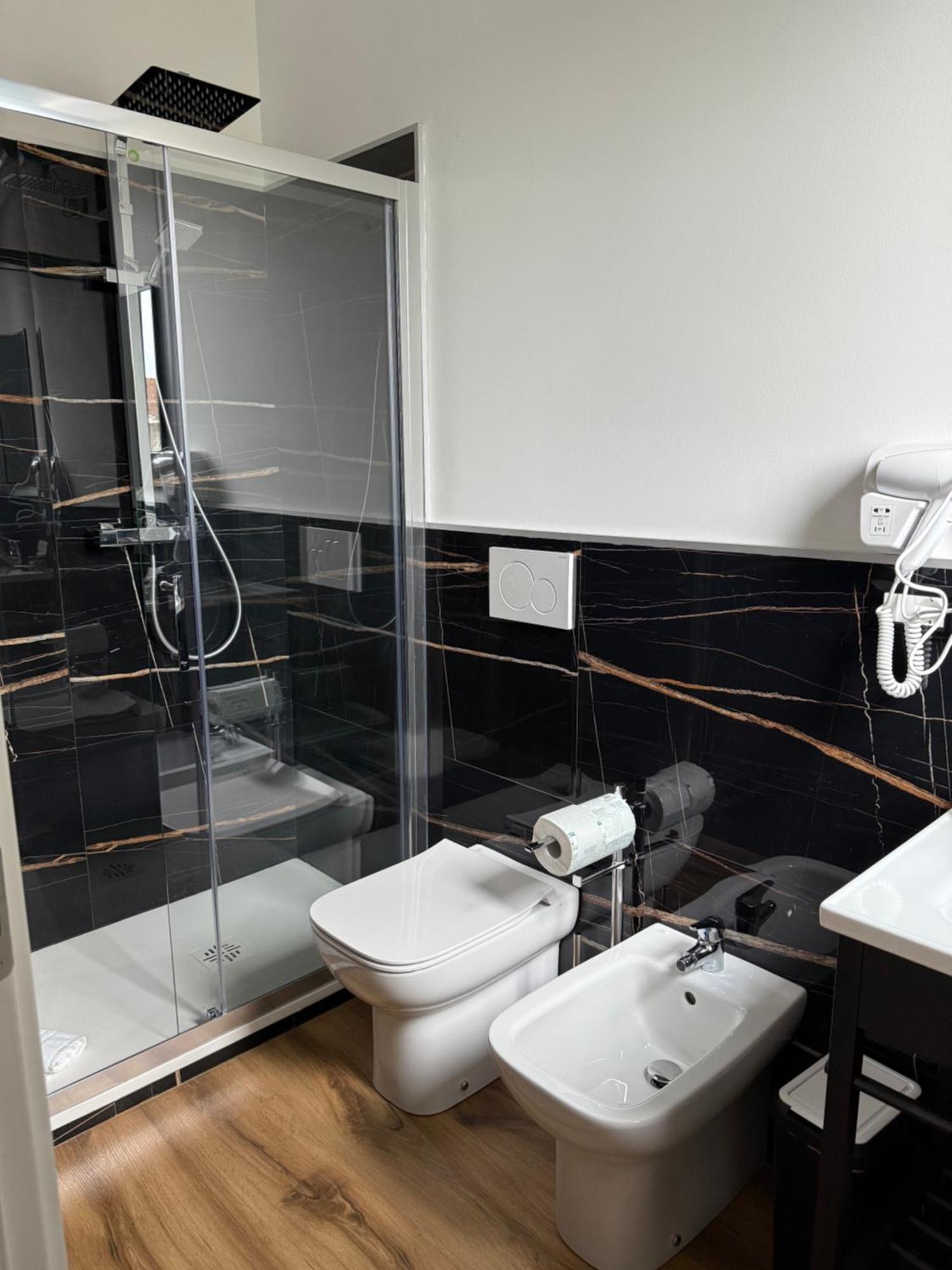 Infinity House - Eleganza Moderna Tra Treviso E Venezia Hotel Casier ห้อง รูปภาพ