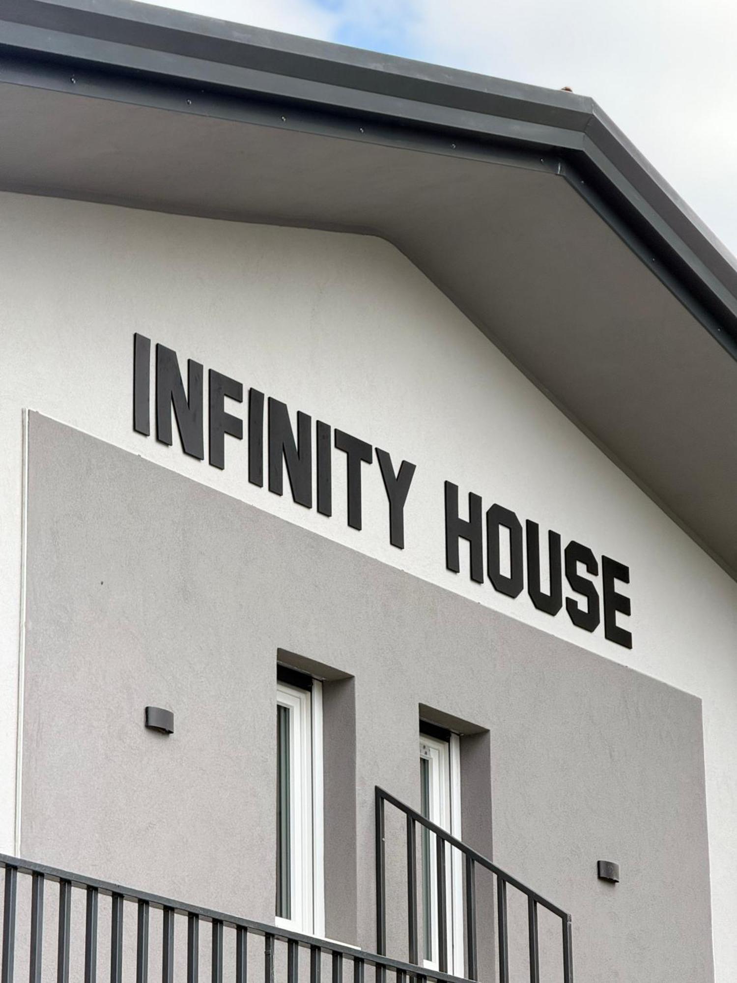 Infinity House - Eleganza Moderna Tra Treviso E Venezia Hotel Casier ภายนอก รูปภาพ